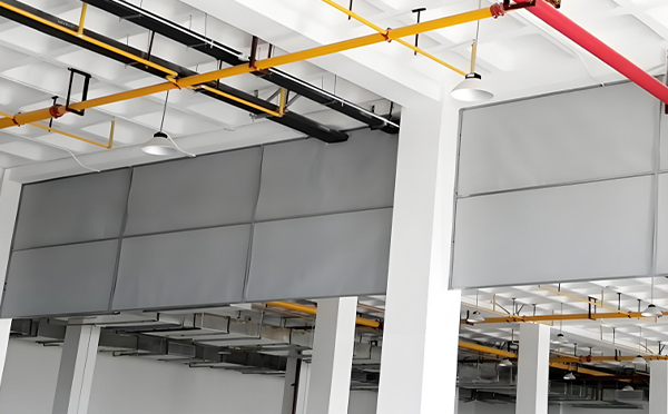 商场防烟分区常闭节点：城北挡烟垂壁高度与控制器接线图解