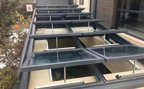 某轨道交通车辆维修车间城北排烟窗应用