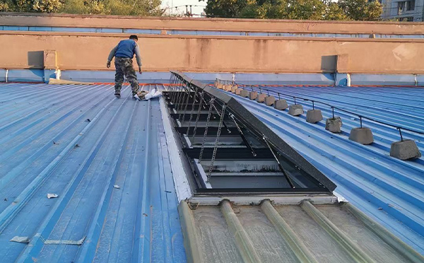 某区域性物流仓储中心城北排烟窗系统安装项目