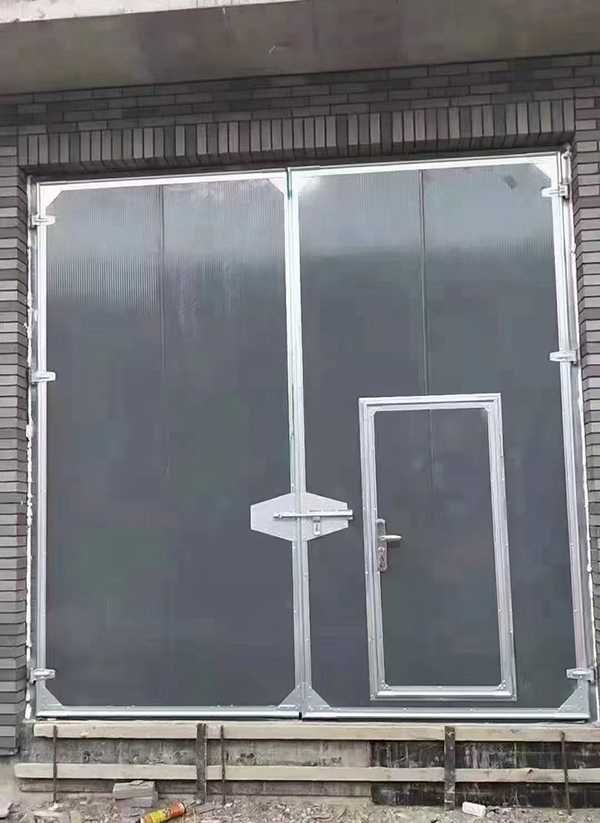 城北工业平开门在大型设备制造车间的应用实例