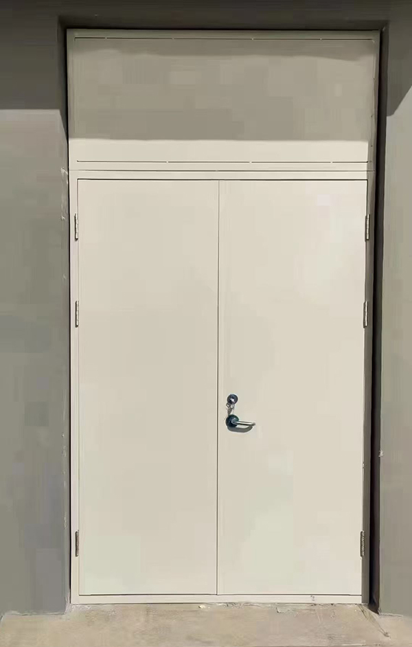 展览馆项目完成大跨度城北防火门安装